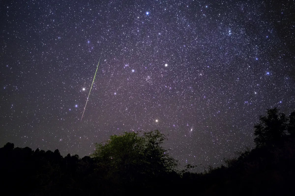 Leonid meteor in the sky above Arizona, USA. Credit: mdesigner125 / Getty