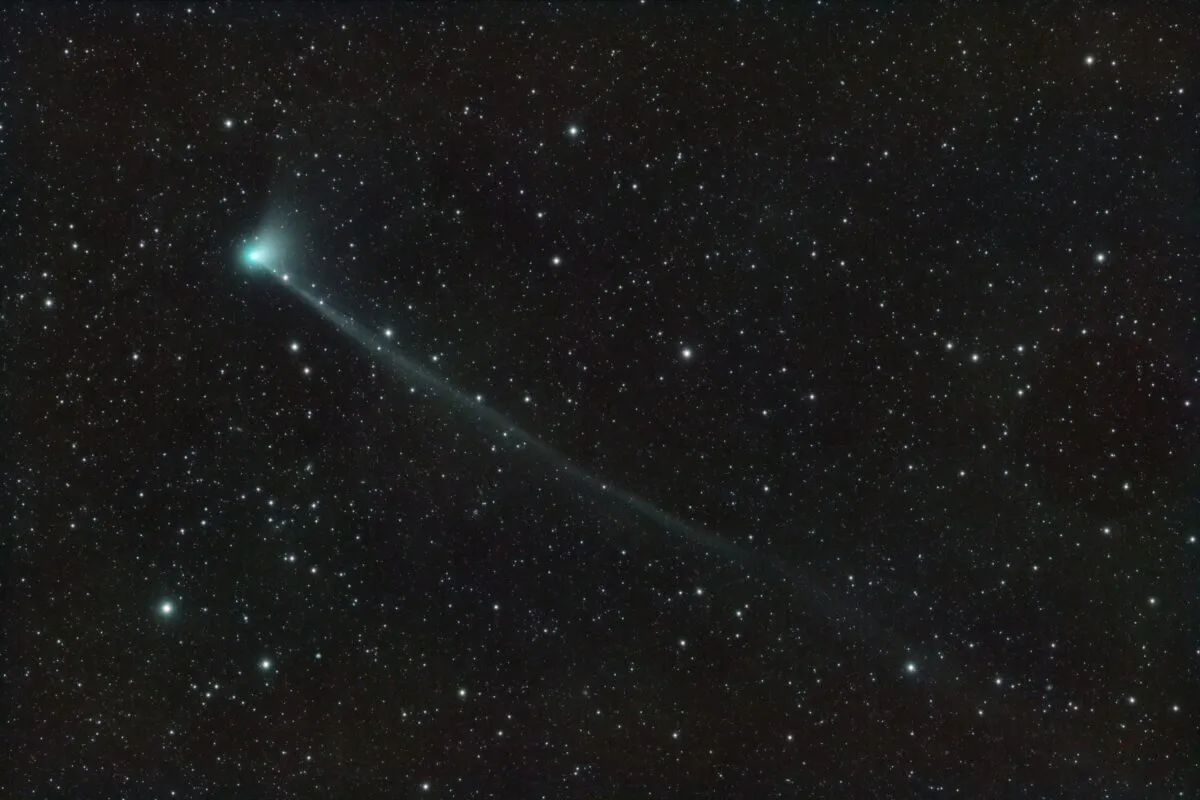 José J. Chambó captured this image of Comet C/2022 E3 (ZTF) on 24 December 2022 from Mayhill, New Mexico, USA.