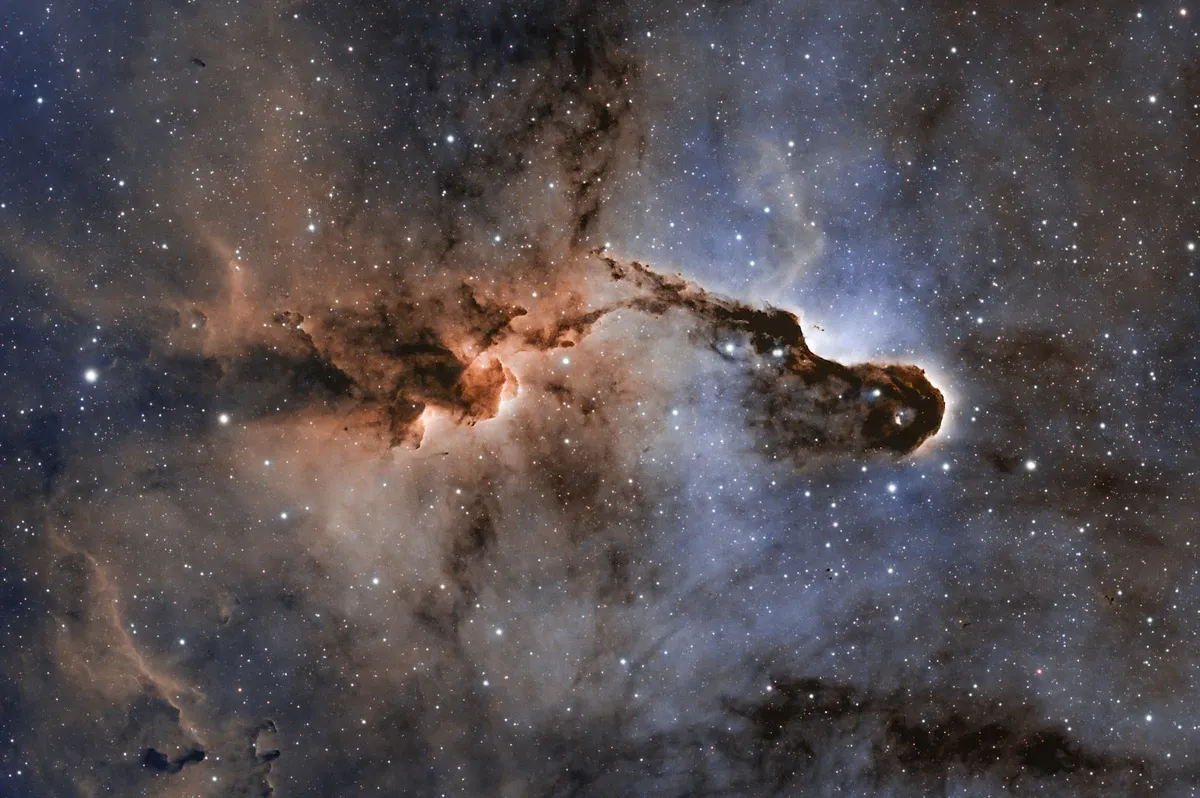 The Elephant’s Trunk Nebula Lee Pullen, Bristol, UK, 28 September to 8 October 2022 Equipment: ZWO ASI 2600MC Pro camera, Askar 130PHQ Flatfield Astrograph refractor, Sky-Watcher EQ6-R Pro mount