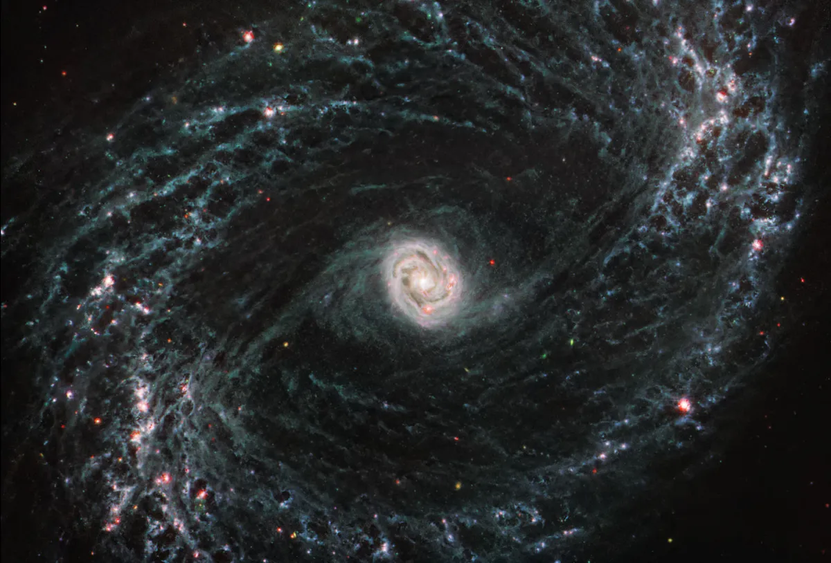 Barred spiral galaxy NGC 1433 in Horologium James Webb Space Telescope, 16 February 2023