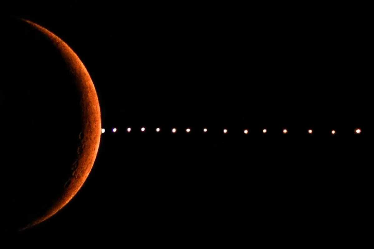 Lunar occultation of Venus Shreya Roy, Kolkata, India, 24 March 2023 Equipment: Nikon D5600 DSLR, Nikkor 70–300mm lens, Digitek tripod