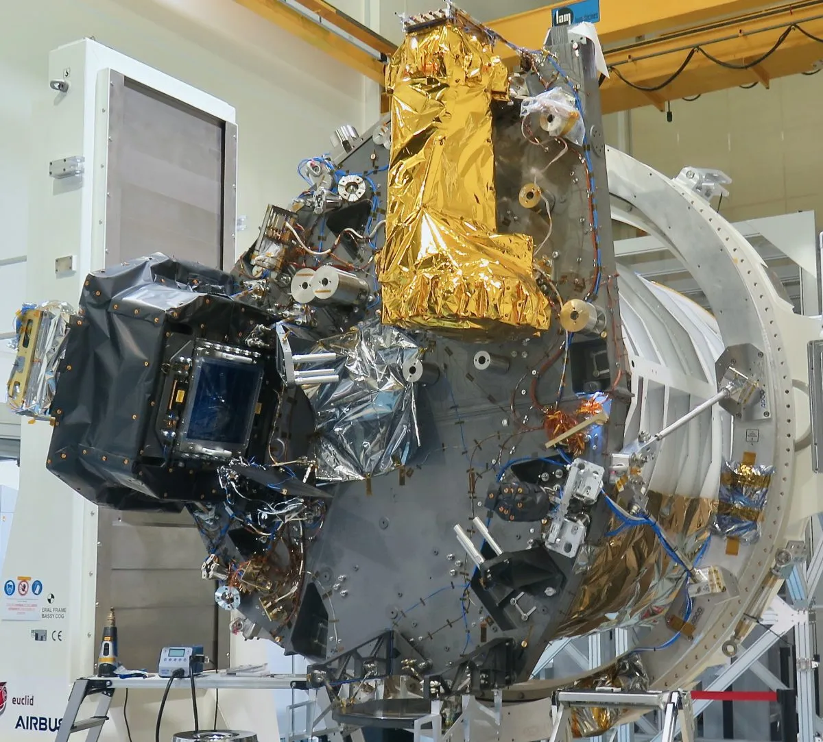 The visible-wavelength VIS instrument (covered in black insulation) and near-infrared NISP (wrapped in gold insulation). Credit: Airbus