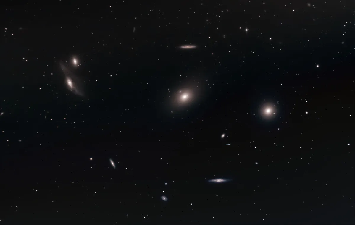 Virgo cluster: M86, M84, NGC4438, NGC4402 Béla Szucsányi, Hungary, 23 April 03 Equipment: Canon EOS 500D astro-modded DSLR, Sky-Watcher 200/1000 BD Pro Newtonian, Sky-Watcher HEQ5 Pro mount 