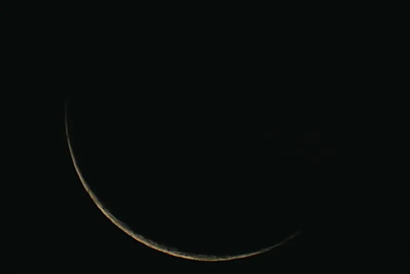 A beautifully tricky, very thin crescent Moon is visible on 
the morning of 14 September 2023. Credit: Pete Lawrence
