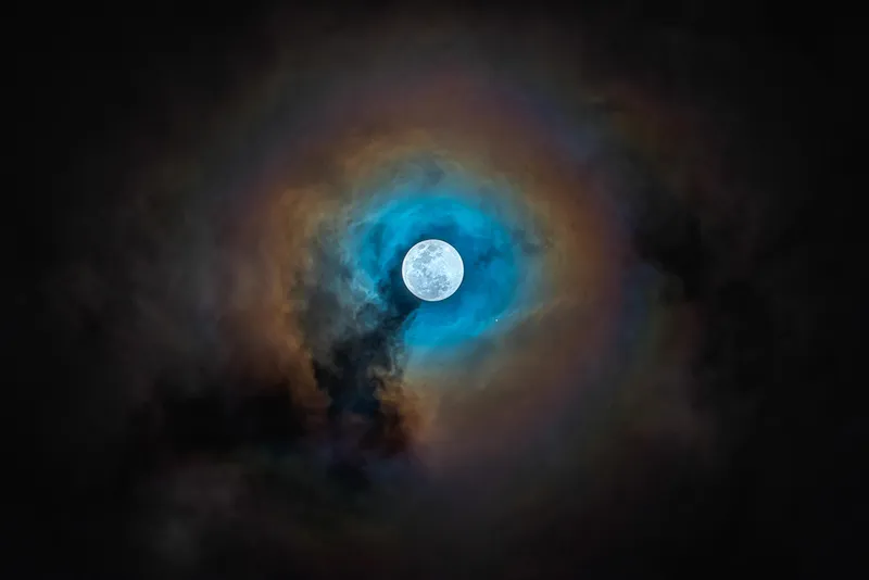 Last Full Moon of the Year Featuring a Colourful Corona During a Close Encounter with Mars © Miguel Claro. Location: Punta Cana, Dominican Republic. Highly commended, Our Moon category. Taken with a Nikon D810a camera, 195 mm f/2.8, ISO 1600, 1/100-second exposure