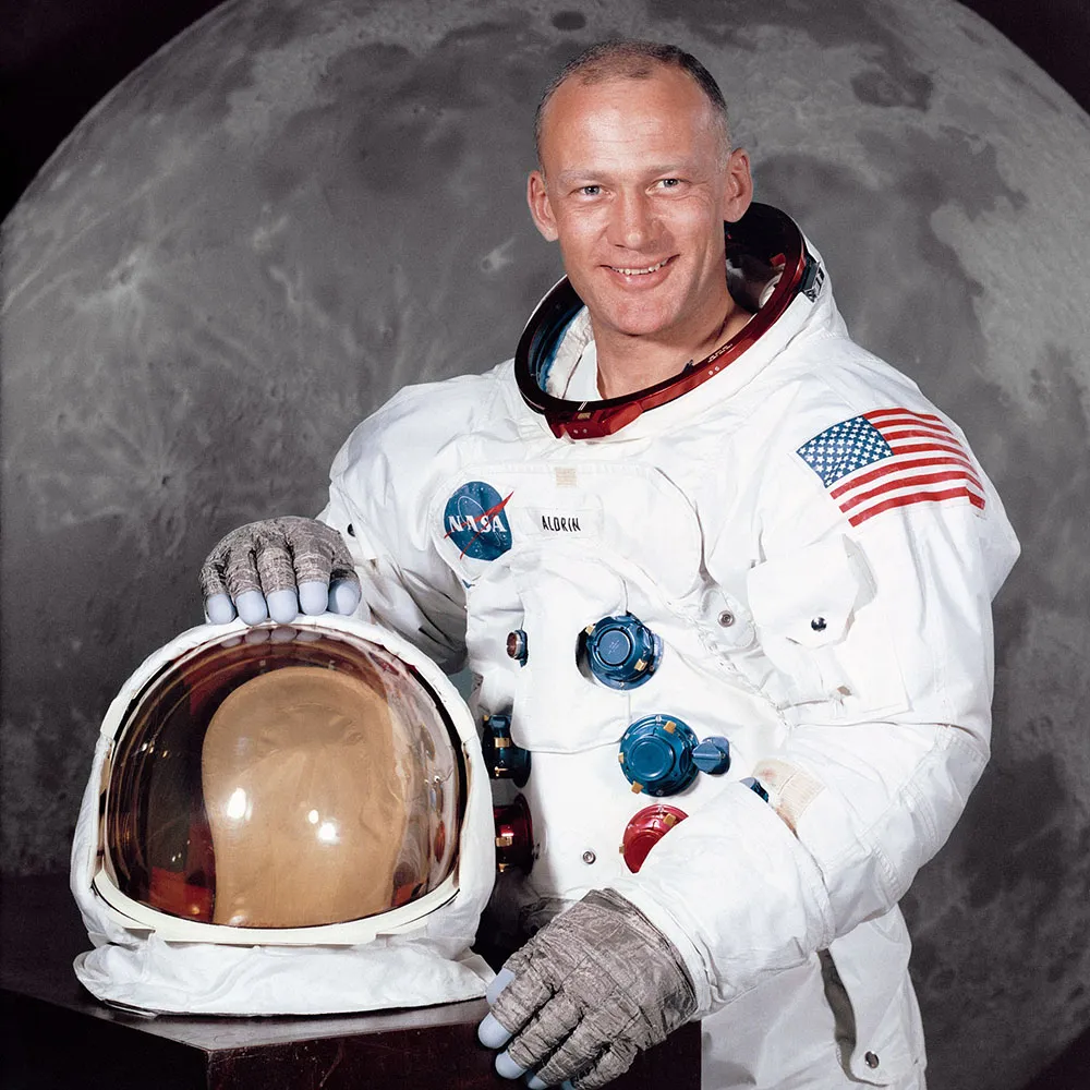 2nd person to walk on the moon buzz aldrin