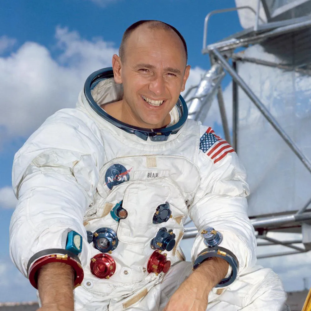 4th person to walk on the moon alan bean