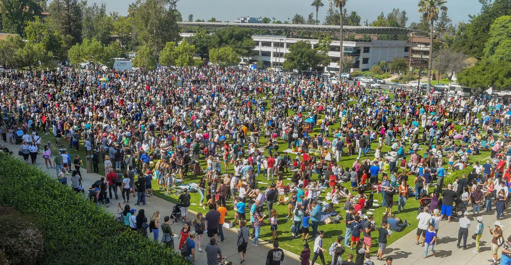 A spectacular crowd attending the Caltech for the Solar Eclipse Viewing Party at Caltech on 21 August 2017. Photo by Walt Mancini/MediaNews Group/Pasadena Star-News via Getty Images