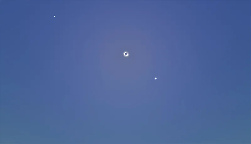 A programme like Stellarium can help you predict an eclipse. This is a simulated view of the Sun and Moon from Dallas, Texas on 8 April 2024, the day of a total solar eclipse. Credit: Stellarium