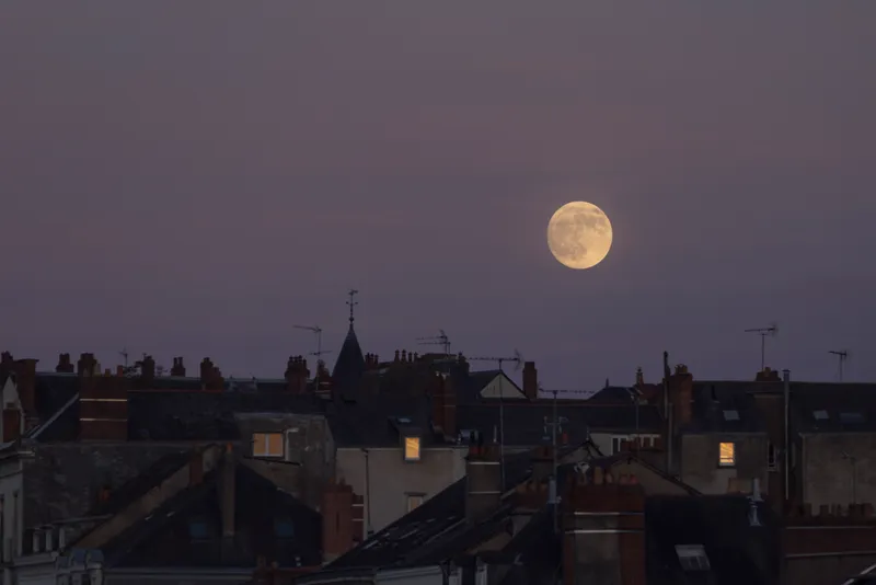 Unlike some celestial objects, a full Moon isn't marred by light pollution, making it visible even from urban environments. Credit: Mrs / Getty Images