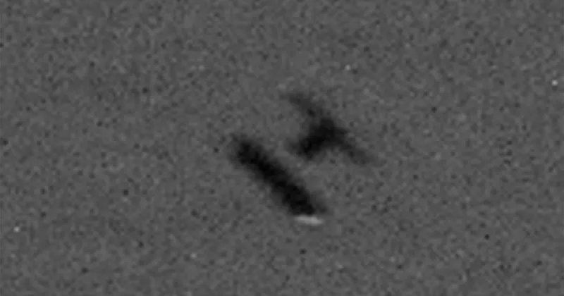 Image of ESA’s European Remote Sensing 2 satellite (ERS-2) descending through Earth's atmosphere. Images were captured by cameras on board other satellites by Australian company HEO on behalf of the UK Space Agency. This image of ERS-2 was captured at 23:49 UTC on 29 January 2024. Credit: HEO