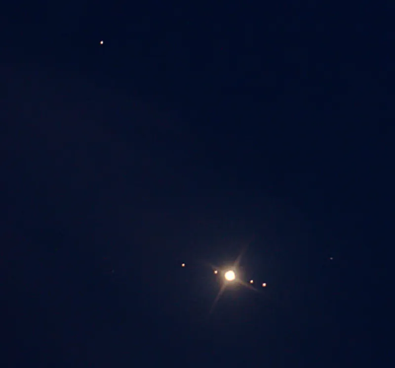 An image of Jupiter and Uranus together in the sky in 2010. Credit: Pete Lawrence
