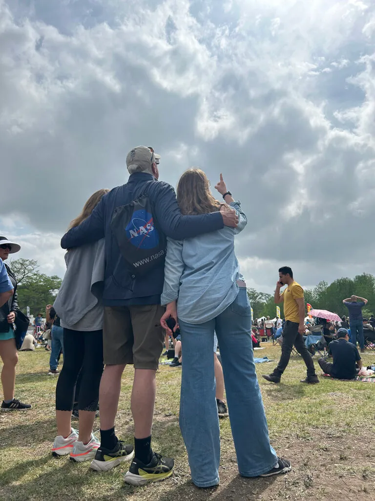 Eclipse-chasers drawn together by the unique experience. Credit: Yvette Cook