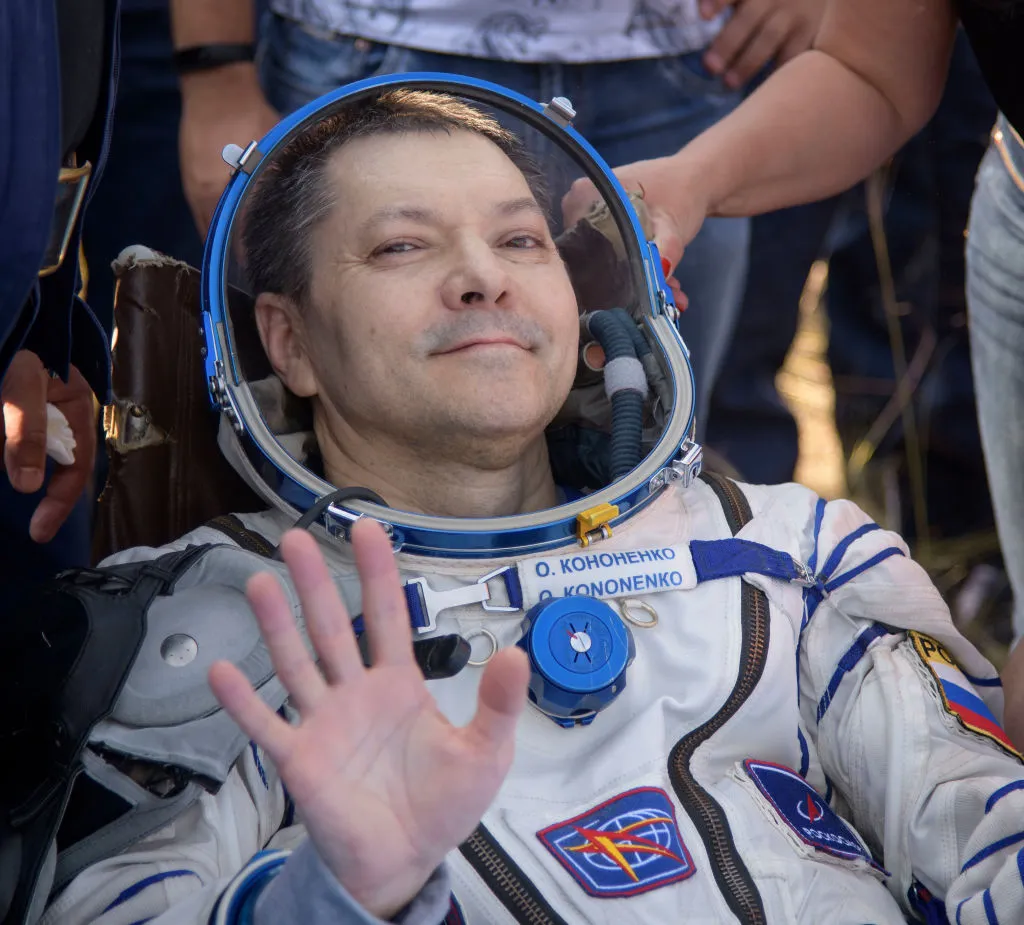 El cosmonauta Oleg Kononenko batió el récord de tiempo transcurrido en órbita alrededor de la Tierra en febrero de 2024. Crédito: Bill Ingalls/NASA/Getty Images