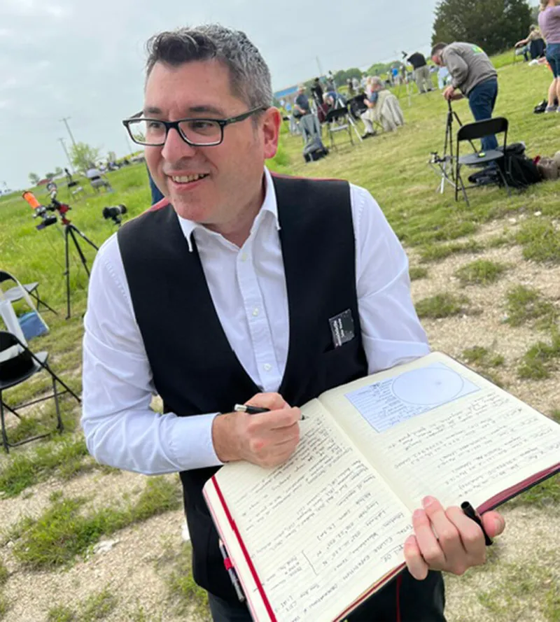 Paul Abel prepares to sketch the total solar eclipse of April 8 2024. Credit: Jon Culshaw