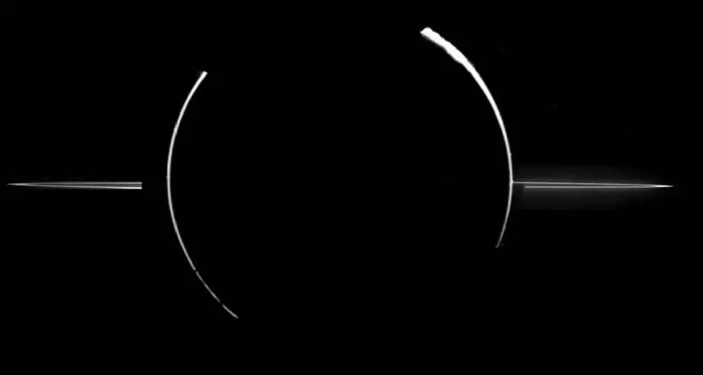 Un eclipse de Sol, pero en lugar de la Luna, es Júpiter el que pasa por delante.  Esta imagen fue capturada por la nave espacial Galileo y muestra los anillos de Júpiter reflejando la luz del sol.  Crédito: NASA, JPL, Proyecto Galileo, (NOAO), J. Burns (Cornell) et al.