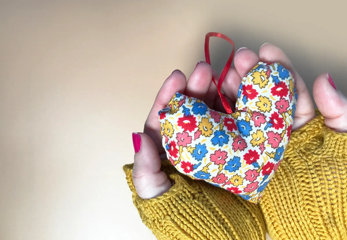 How to sew fabric heart decorations