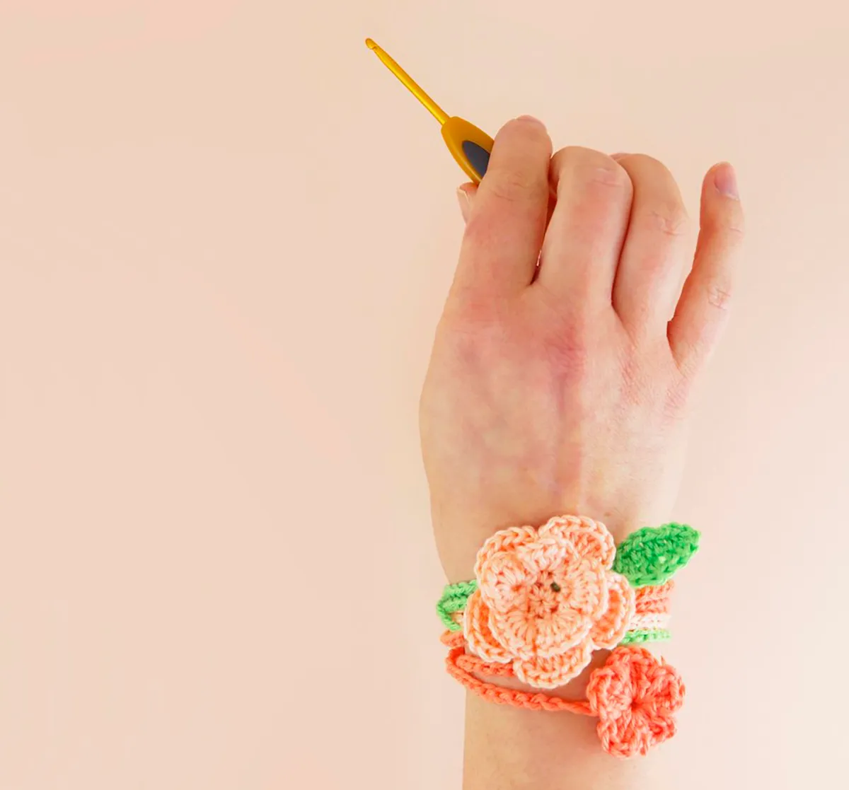 flower_bracelet_crochet_pattern