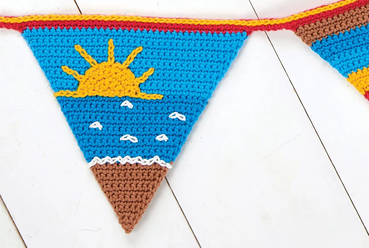 Free_crochet_bunting_pattern---seaside_bunting_sun_flag