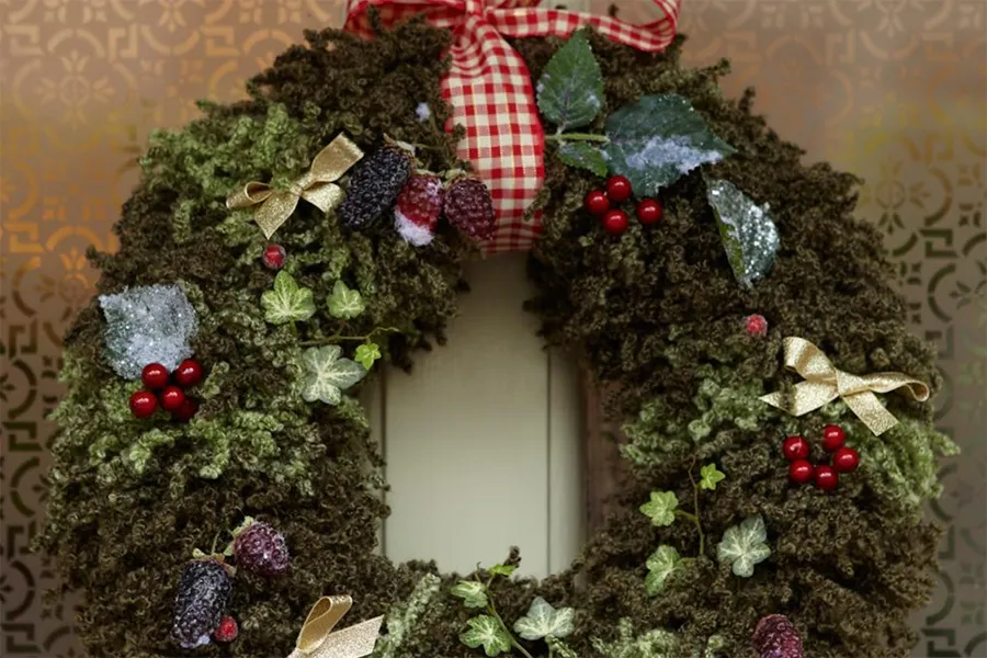 Free festive wreath pattern