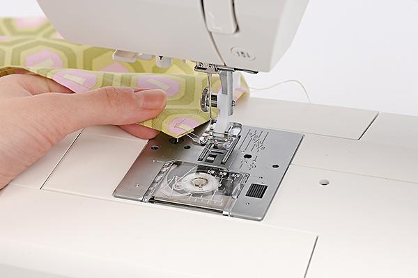 How to use a sewing machine step 4