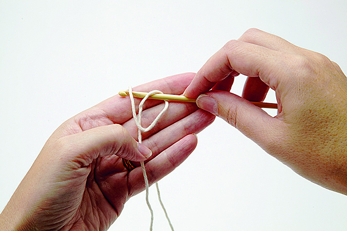 How_to_make_a_slipknot_step2- slip knot crochet – slip knot how to