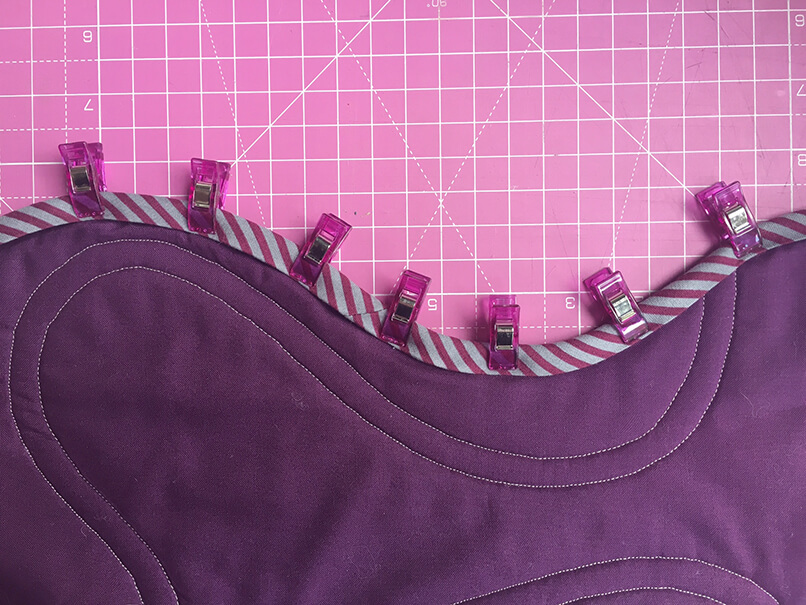 How to sew curved binding: use clips to mark the stitch line