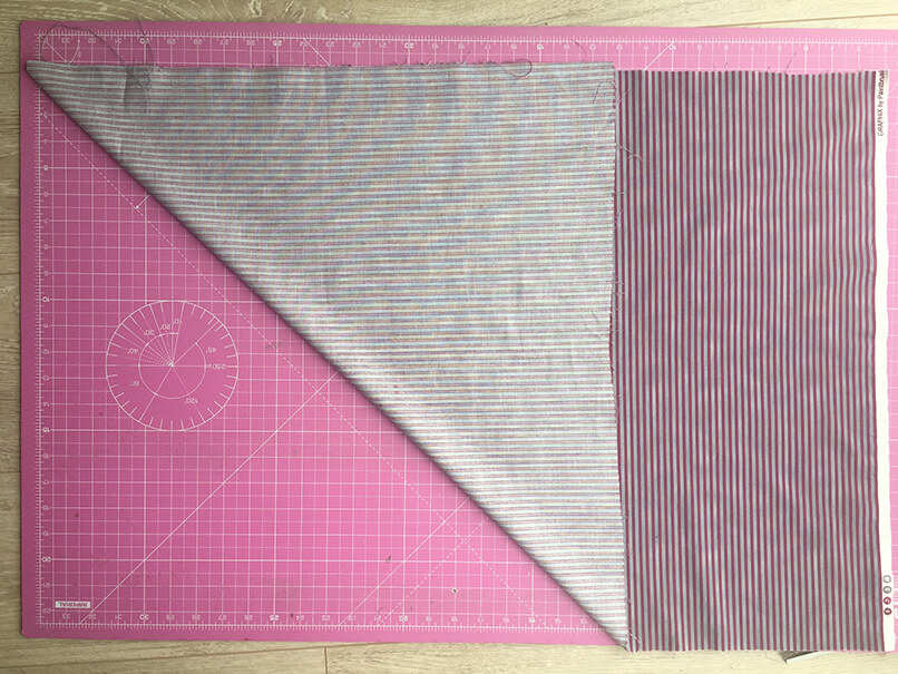 How to sew curved binding: cut fabric on the bias