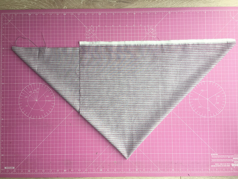How to sew curved binding: cut your fabric strips
