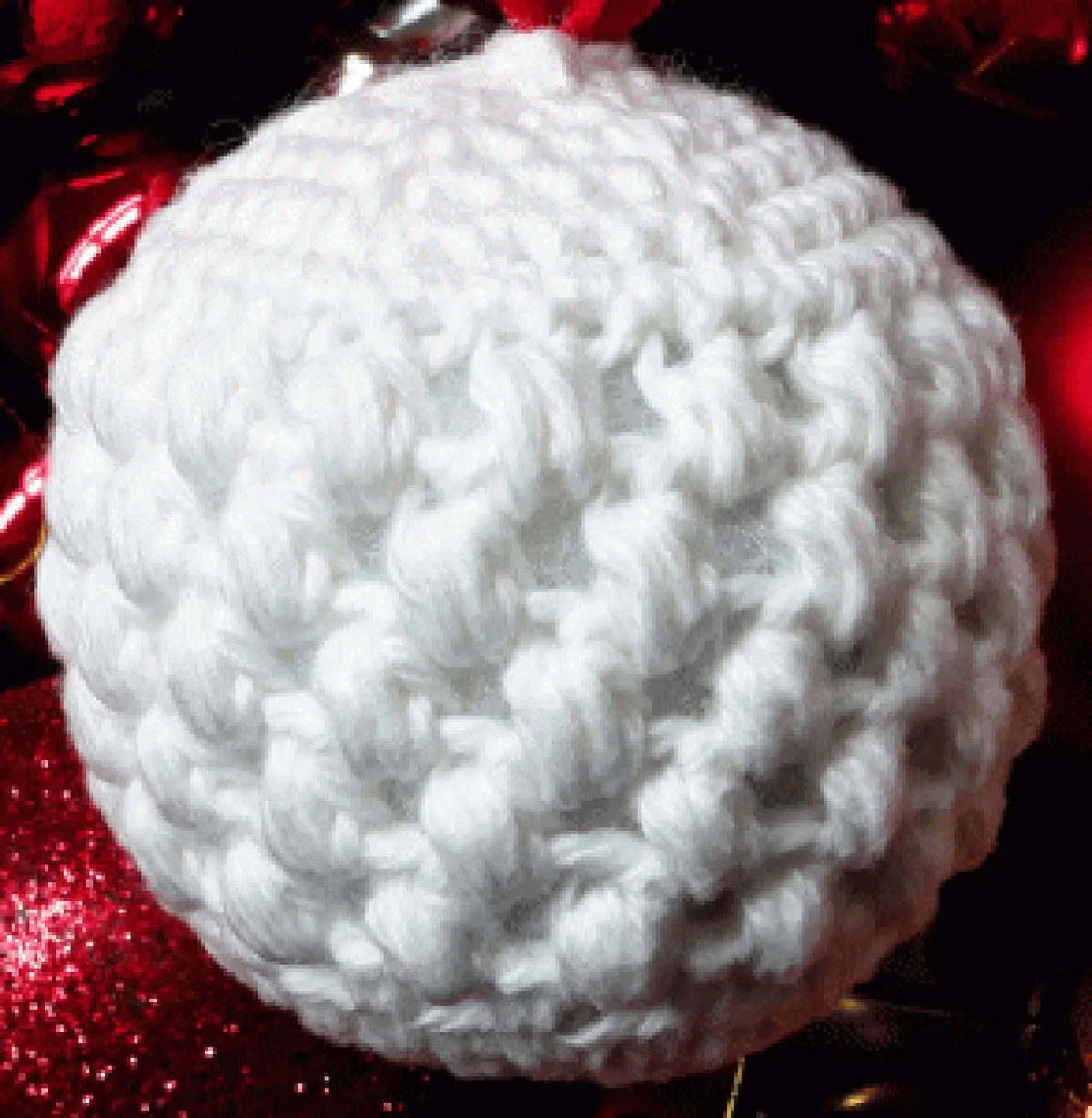 Free-Puff-Stitch-Bauble-Crochet-Pattern-closeup