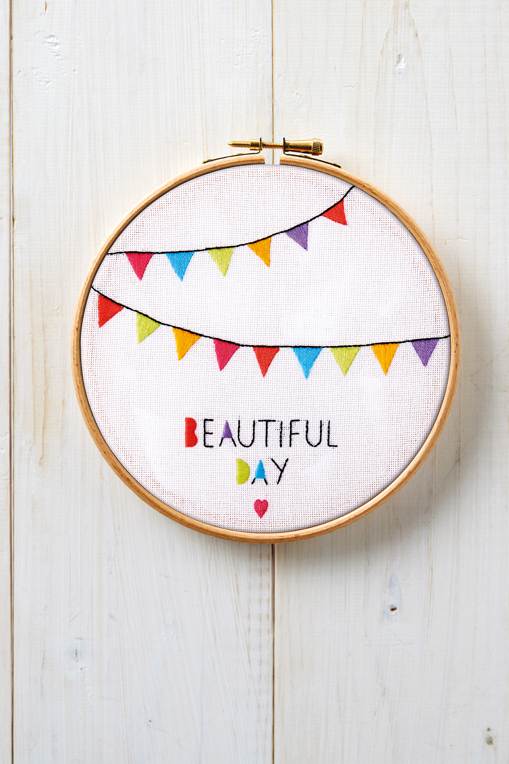 Free bunting embroidery pattern