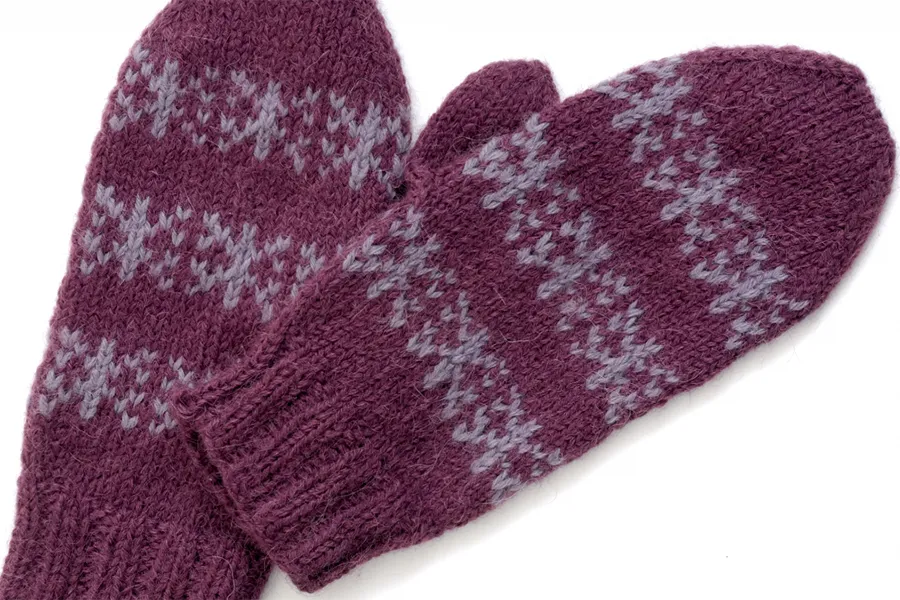 Free snowflake mittens pattern