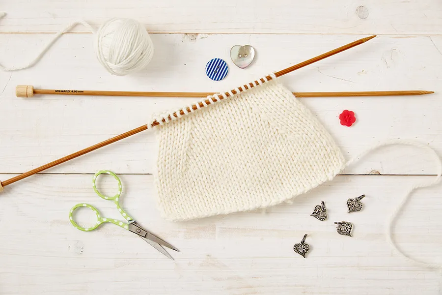 Knitting needle sizes and conversion chart - Gathered
