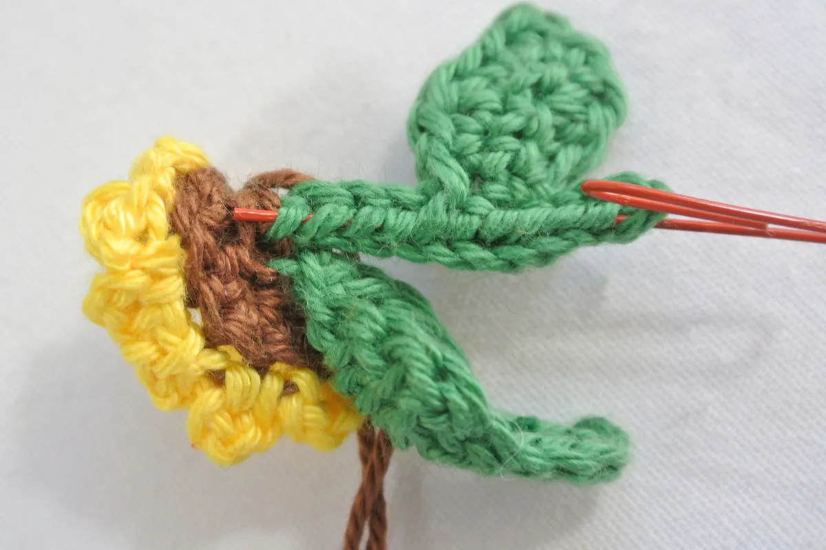 Mothers_day_crochet_bouquet_stem_step01