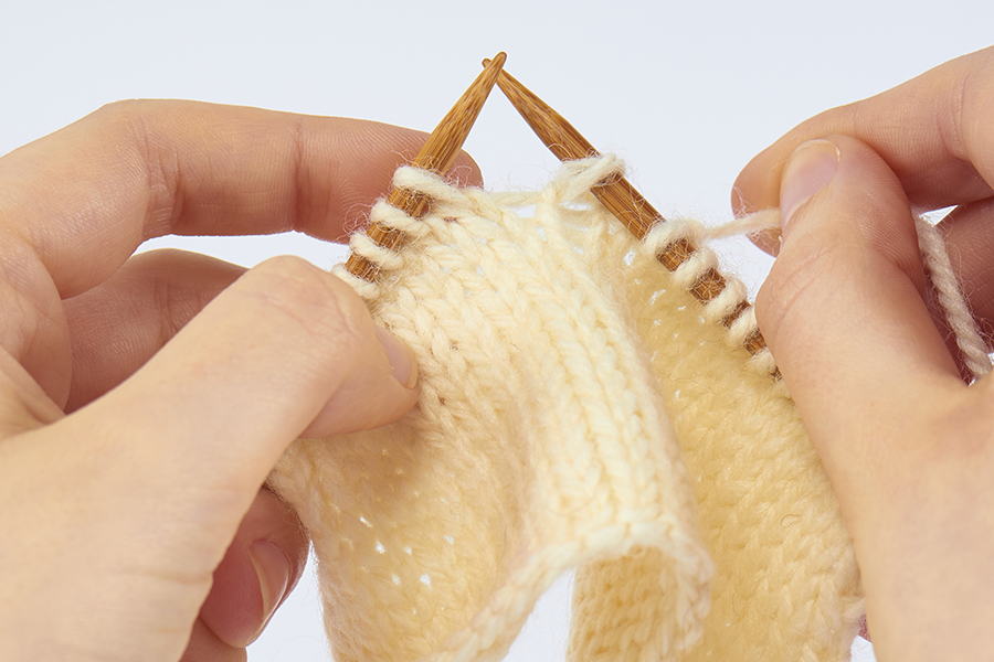 Ssk knitting, slip slip knit, knitting decrease, left leaning decrease, step 1