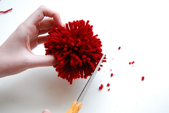 The Perfect Pom Pom Tutorial // 2 Simple Methods // 3 Sizes - You