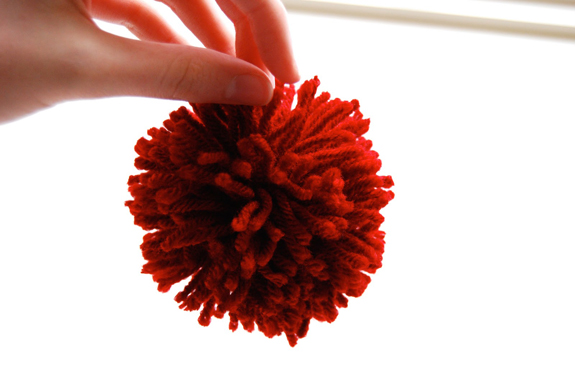 How to make a pom pom out of yarn_step10b
