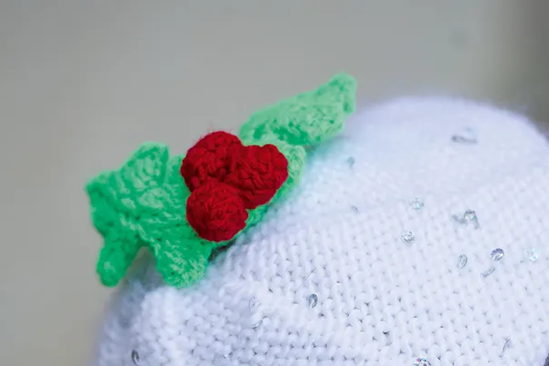 Christmas pudding hat knitting pattern holly