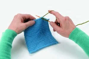 How to knit a scarf step 2