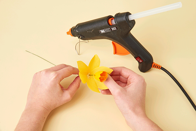 How to make paper daffodil 02