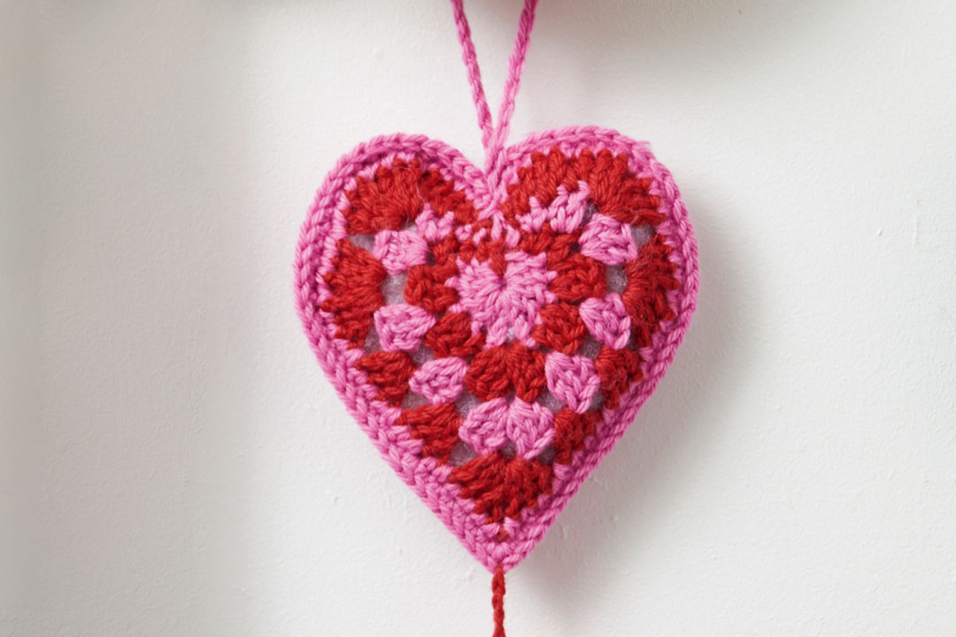 Anne_Egan_Free_Crochet_Heart_Decoration_Pattern_main