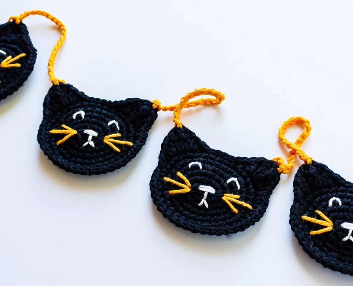 Free_cat_bunting_crochet_pattern