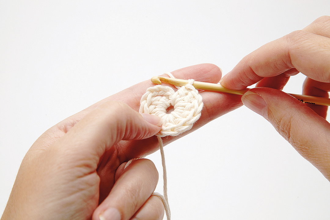 How to crochet a circle_Step1