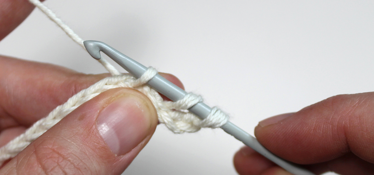 How_to_treble_crochet_03