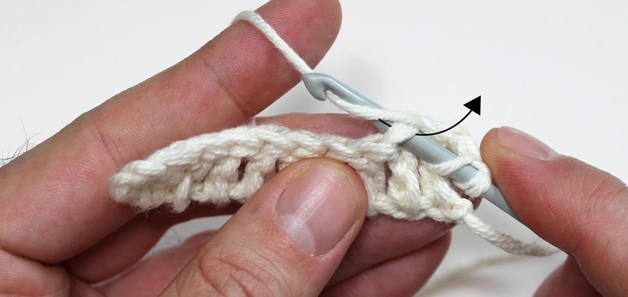 How_to_treble_crochet_second_row_02