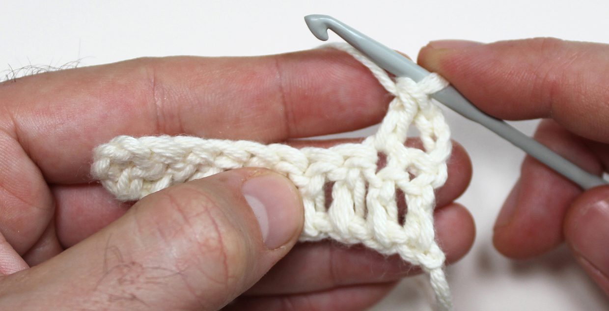 How_to_treble_crochet_second_row_07