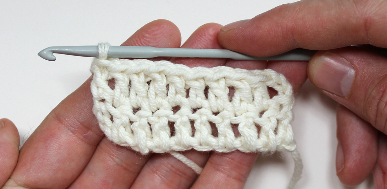 How_to_treble_crochet_second_row_09