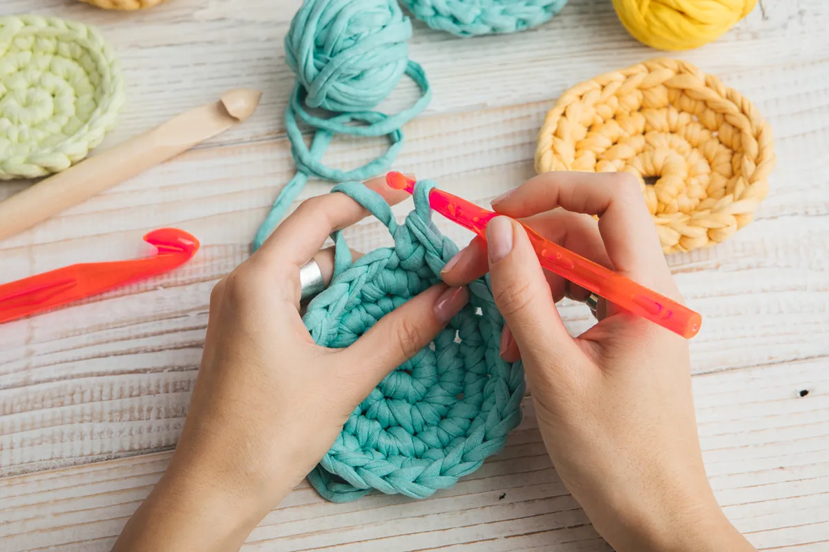 Perfect crochet hook grips with rainbow loom! Followed tutorial