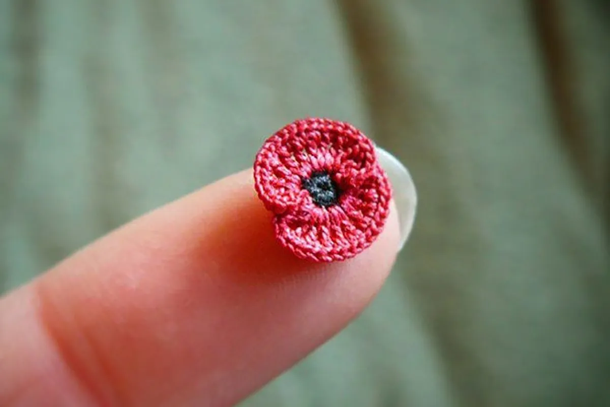 micro poppy crochet pattern