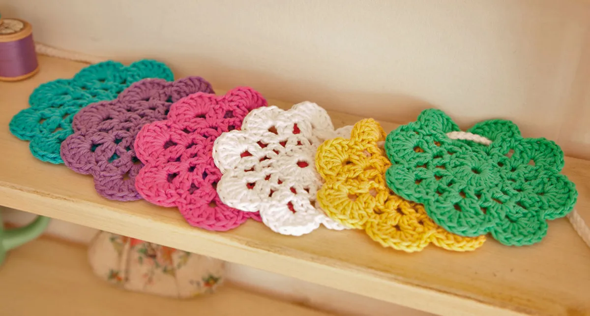 free crochet bunting pattern - motifs